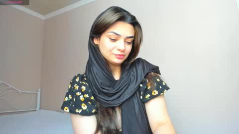 Snapshot of moroccan_diamond_ chatting on 02-09-25, 09:16 Medina online show from 02-09-25, 09:16