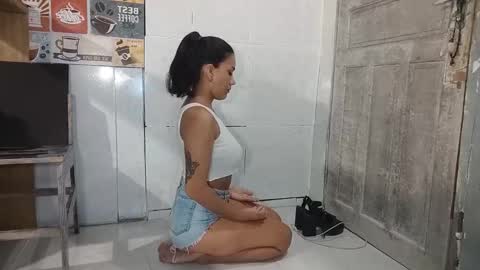 Karolina online show from 02-28-25, 01:47