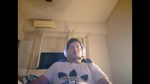 Snapshot of morocho777 chatting on 02-17-25, 04:09 Bruno online show from 02-17-25, 04:09