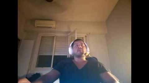 Snapshot of morocho777 chatting on 02-28-25, 04:32 Bruno online show from 02-28-25, 04:32