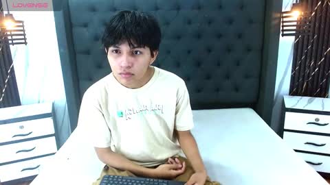 Snapshot of mortelle_ chatting on 11-01-25, 01:24 MORTELLE online show from 11-01-25, 01:24