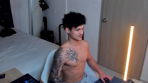 Snapshot of morthy_downey chatting on 05-09-26, 05:56 Morthy online show from 05-09-26, 05:56