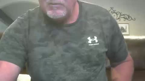 Snapshot of motorguy08 chatting on 10-16-25, 02:40 motorguy08 online show from 10-16-25, 02:40