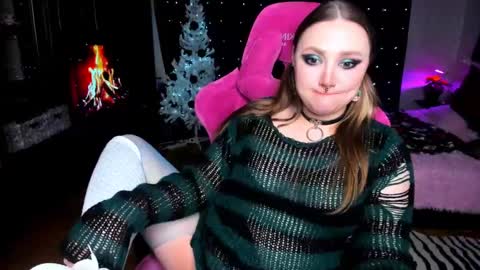 Snapshot of motorkate chatting on 12-22-24, 12:07 motorkate online show from 12-22-24, 12:07