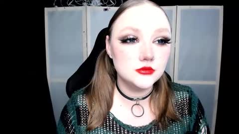 Snapshot of motorkate chatting on 11-30-25, 11:20 motorkate online show from 11-30-25, 11:20