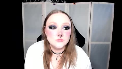 Snapshot of motorkate chatting on 12-17-25, 11:55 motorkate online show from 12-17-25, 11:55