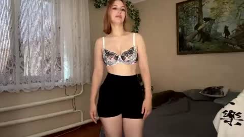 Snapshot of motreal chatting on 06-18-26, 12:53 Montreal online show from 06-18-26, 12:53