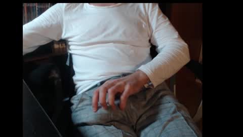 Snapshot of mpmimp chatting on 10-18-25, 11:05 mpmimp online show from 10-18-25, 11:05