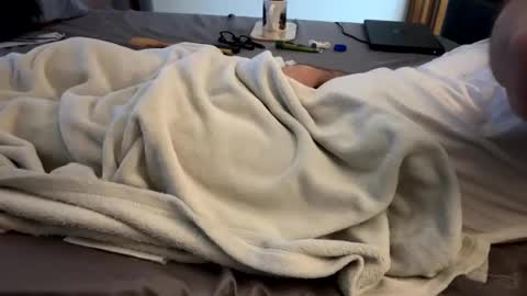 Snapshot of mps908 chatting on 02-22-26, 03:43 Sequoia-Cocked Hombre de Sur online show from 02-22-26, 03:43