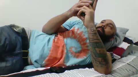 Snapshot of mr8plus chatting on 12-22-24, 01:01 Mr8 online show from 12-22-24, 01:01