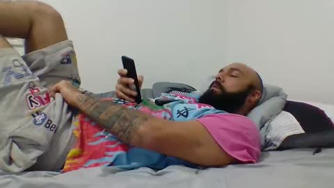Snapshot of mr8plus chatting on 12-28-24, 05:55 Mr8 online show from 12-28-24, 05:55