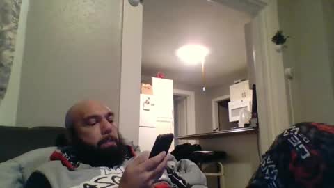 Snapshot of mr8plus chatting on 11-26-25, 10:11 Mr8 online show from 11-26-25, 10:11