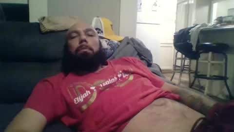 Snapshot of mr8plus chatting on 12-18-25, 01:33 Mr8 online show from 12-18-25, 01:33