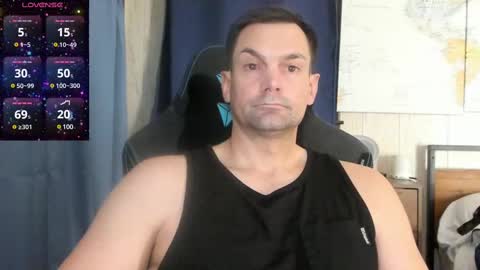 Snapshot of mr_mac69 chatting on 12-12-24, 01:21 Cam online show from 12-12-24, 01:21