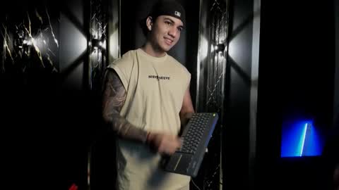 mr_maximo online show from 10-18-25, 04:59