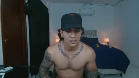 Snapshot of mr_maximo chatting on 06-11-26, 02:53 mr_maximo online show from 06-11-26, 02:53