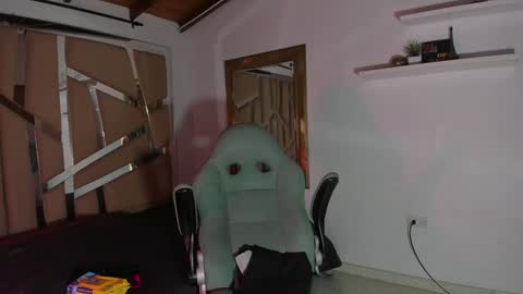 Snapshot of mr_mikee_ chatting on 01-25-25, 03:09 MIKEE online show from 01-25-25, 03:09