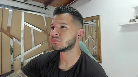 Snapshot of mr_mikee_ chatting on 02-04-25, 03:00 MIKEE online show from 02-04-25, 03:00