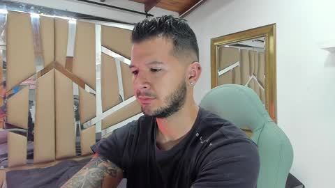 Snapshot of mr_mikee_ chatting on 02-05-25, 03:02 MIKEE online show from 02-05-25, 03:02