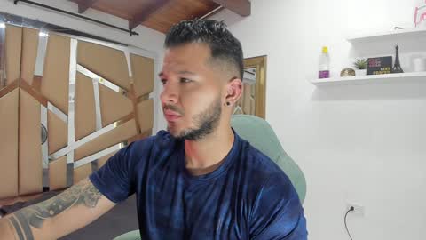 Snapshot of mr_mikee_ chatting on 02-08-25, 03:08 MIKEE online show from 02-08-25, 03:08