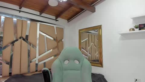 Snapshot of mr_mikee_ chatting on 02-13-25, 03:07 MIKEE online show from 02-13-25, 03:07