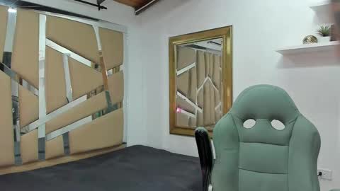 Snapshot of mr_mikee_ chatting on 02-16-25, 03:15 MIKEE online show from 02-16-25, 03:15