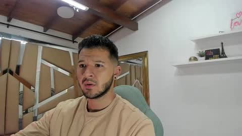 Snapshot of mr_mikee_ chatting on 02-17-25, 03:15 MIKEE online show from 02-17-25, 03:15