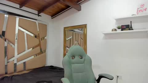 Snapshot of mr_mikee_ chatting on 02-19-25, 03:06 MIKEE online show from 02-19-25, 03:06