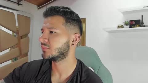 Snapshot of mr_mikee_ chatting on 02-20-25, 03:01 MIKEE online show from 02-20-25, 03:01