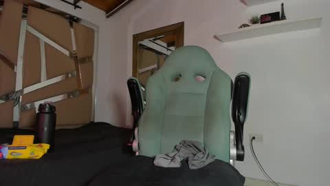 Snapshot of mr_mikee_ chatting on 02-20-25, 06:06 MIKEE online show from 02-20-25, 06:06