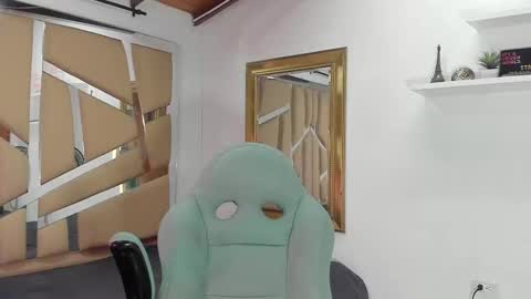 Snapshot of mr_mikee_ chatting on 02-22-25, 03:01 MIKEE online show from 02-22-25, 03:01