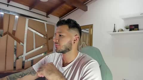 Snapshot of mr_mikee_ chatting on 02-23-25, 03:02 MIKEE online show from 02-23-25, 03:02