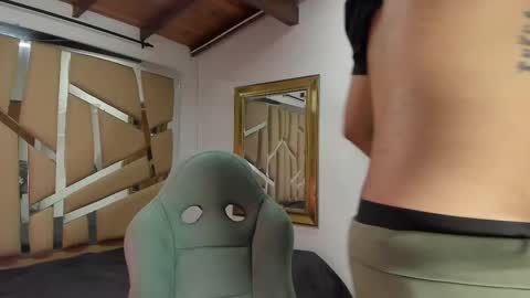 Snapshot of mr_mikee_ chatting on 02-26-25, 02:59 MIKEE online show from 02-26-25, 02:59