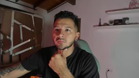 Snapshot of mr_mikee_ chatting on 02-27-25, 03:04 MIKEE online show from 02-27-25, 03:04