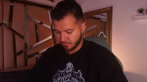 Snapshot of mr_mikee_ chatting on 09-10-25, 03:06 MIKEE online show from 09-10-25, 03:06