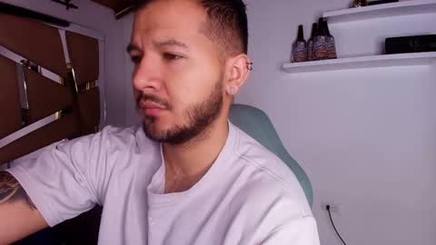 Snapshot of mr_mikee_ chatting on 10-07-25, 03:04 MIKEE online show from 10-07-25, 03:04