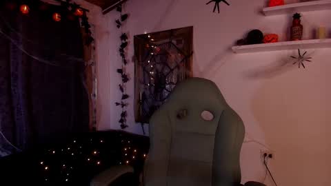 Snapshot of mr_mikee_ chatting on 10-15-25, 03:06 MIKEE online show from 10-15-25, 03:06