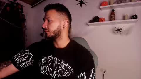 Snapshot of mr_mikee_ chatting on 10-21-25, 03:07 MIKEE online show from 10-21-25, 03:07