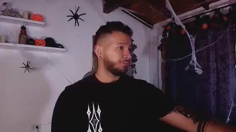 Snapshot of mr_mikee_ chatting on 10-25-25, 03:36 MIKEE online show from 10-25-25, 03:36