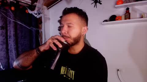 Snapshot of mr_mikee_ chatting on 10-29-25, 03:09 MIKEE online show from 10-29-25, 03:09