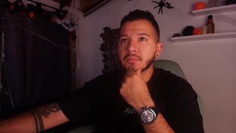 Snapshot of mr_mikee_ chatting on 10-30-25, 03:08 MIKEE online show from 10-30-25, 03:08