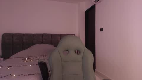 Snapshot of mr_mikee_ chatting on 11-05-25, 03:06 MIKEE online show from 11-05-25, 03:06