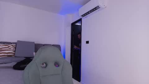 Snapshot of mr_mikee_ chatting on 11-09-25, 03:16 MIKEE online show from 11-09-25, 03:16