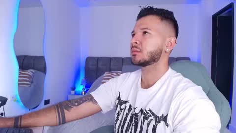 Snapshot of mr_mikee_ chatting on 11-12-25, 03:07 MIKEE online show from 11-12-25, 03:07