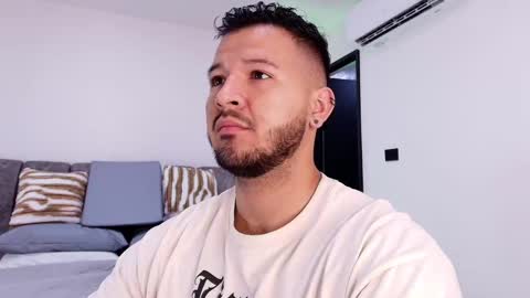 Snapshot of mr_mikee_ chatting on 11-14-25, 03:05 MIKEE online show from 11-14-25, 03:05