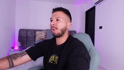 Snapshot of mr_mikee_ chatting on 11-19-25, 03:06 MIKEE online show from 11-19-25, 03:06