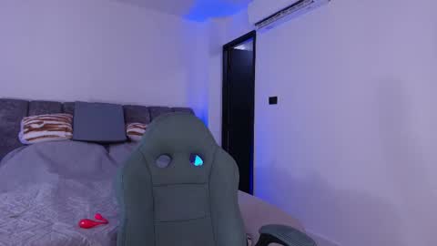 Snapshot of mr_mikee_ chatting on 11-21-25, 03:16 MIKEE online show from 11-21-25, 03:16