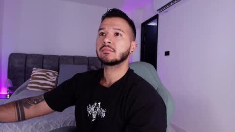 Snapshot of mr_mikee_ chatting on 11-25-25, 03:06 MIKEE online show from 11-25-25, 03:06