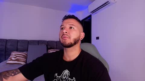 Snapshot of mr_mikee_ chatting on 11-26-25, 03:07 MIKEE online show from 11-26-25, 03:07