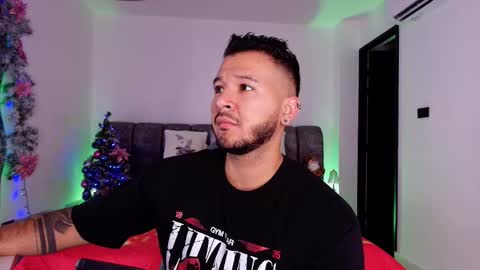 Snapshot of mr_mikee_ chatting on 12-03-25, 03:03 MIKEE online show from 12-03-25, 03:03